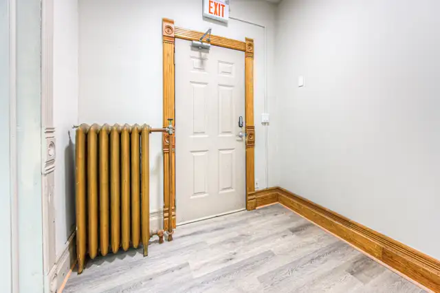 62 DORSET ST - 5 BEDROOM STUDENT UNIT AVAILABLE in Long Term Rentals in Kitchener / Waterloo - Image 4