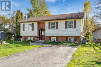 Top 5 Reasons You Will Love This Home: 1) Embrace the Orillia lifestyle with the waterfront just a s...