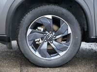 Exterior Highlights Exclusive blacked-out styling: dark chrome V-Motion grille, black mirror caps, b... (image 7)