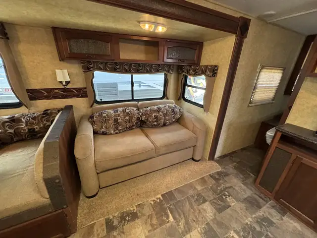 2013 ,Forest River,Lacrosse 318BHS in Travel Trailers & Campers in Kamloops - Image 8