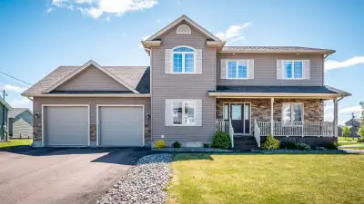 Executive family home nestled in the desirable Town of Riverview