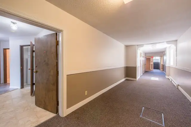 Carlton Court - 1 BED ROOM Apartment for Rent in Long Term Rentals in Edmonton - Image 3