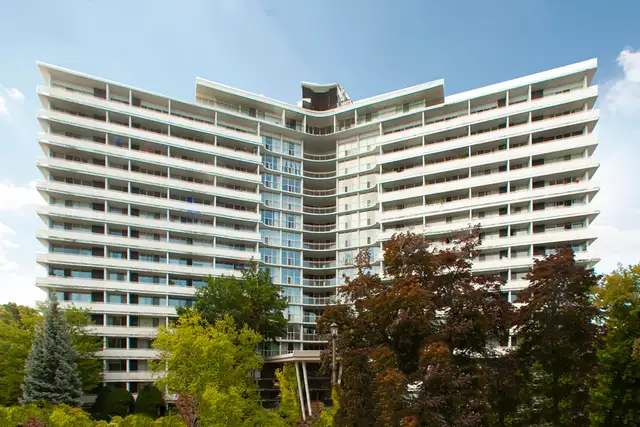 Premium, Waterfront 2-Bedroom Large for Rent in Burlington!