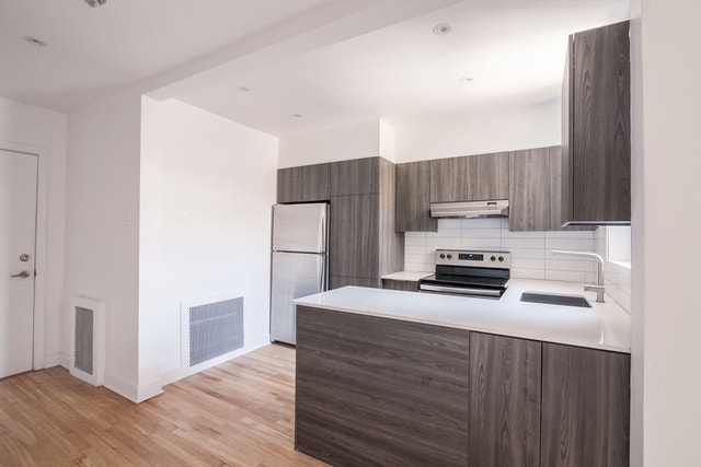 2105 Chomedey Street — photo 2