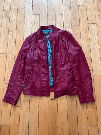 Cleo Leather Jacket size medium petite $35.00 Phone 613-938-8839