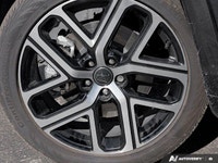 Elevate your daily journeys with this stunning 2025 Jeep Compass Limited. Finished in sophisticated... (image 5)