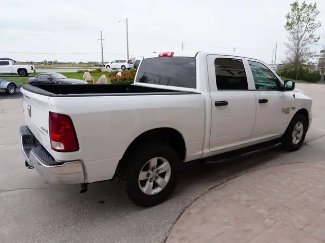 2023 Dodge RAM 1500 SLT Crew Cab - SHORT BED | 4x4 | LOW KMS!!! in Cars & Trucks in Winnipeg - Image 12
