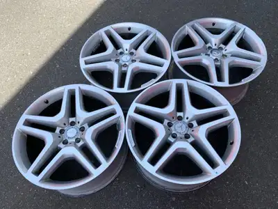 A NICE set of Genuine mercedes Benz AMG 21" rims in good used condition from the GL 166 chassis Thes...