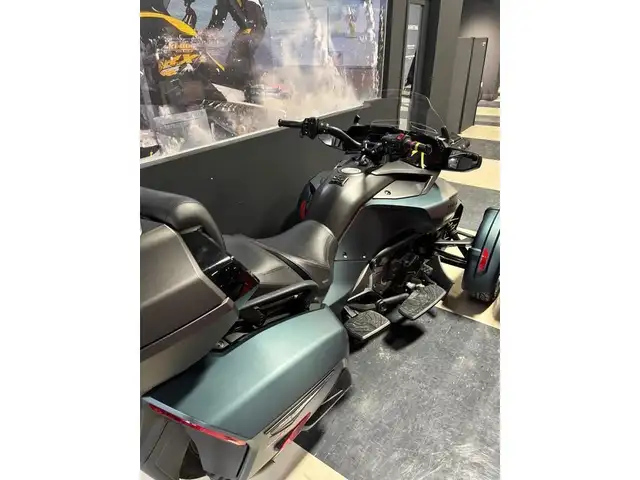 2023 Can-Am Spyder F3 Limited SPECIAL SERIES in Street, Cruisers & Choppers in Québec City - Image 4