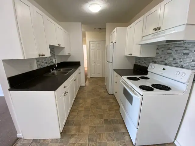 2 Bedroom 1 Bath - A/C INCLUDED starting at $1425 in Long Term Rentals in Kamloops - Image 4