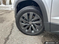 Experience agile performance and intelligent design in this 2024 Volkswagen Taos Trendline, presente... (image 9)