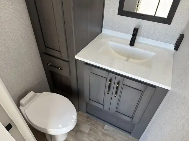 2025 Crossroads RV Redwood Regency 3721FDB Roulotte de parc 2025 in RVs & Motorhomes in Lanaudière - Image 18