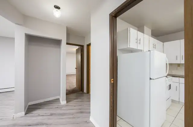 Carlton Court - 1 BED ROOM Apartment for Rent in Long Term Rentals in Edmonton - Image 5
