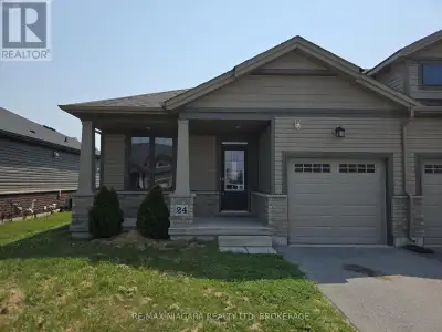 This spacious Freehold End Unit Bungalow Townhome has 2 bedrooms upstairs and 2 bedrooms downstairs,...
