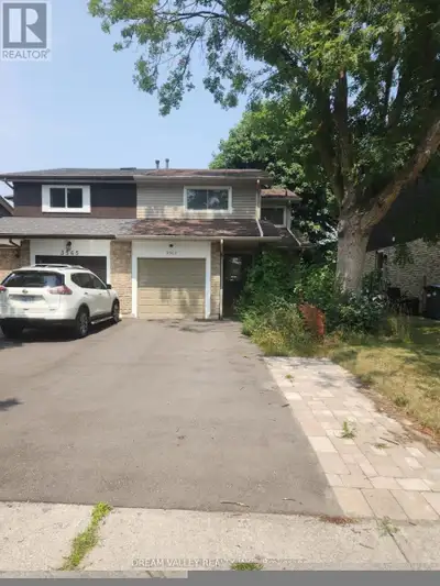 Fantastic Opportunity! 4+1 Bedroom, 3 Bathroom Semi-Detached Home in the Highly Sought-AfterErin Mil...