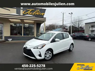 Découvrez votre nouveau meilleur ami urbain! Cette charmante Toyota Yaris blanche 2018 n'est pas qu'...