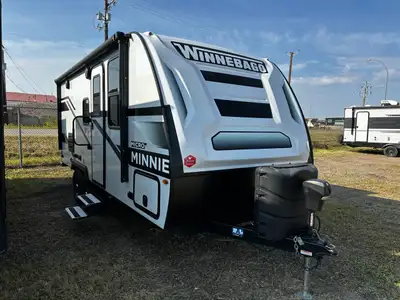The Micro Minnie™ 2108FBS is thoughtfully designed for comfort and convenience, featuring a front qu...