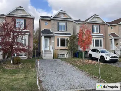 Magnifique cottage détaché sans voisin arrière, rénové et entretenu avec soin. La propriété est situ...