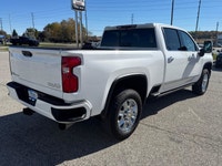 One Owner, 6.6L Diesel, Premium Pkg, Power Steps, 5th Wheel Pkg, Heads Up Display, Power Sunroof, Cl... (image 3)