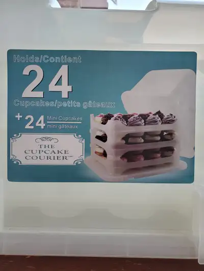 5-Piece Cupcakes Courier with 3 stackable trays for 24 full size 2.75" top diameter cupcakes and 24...