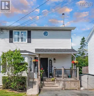 Beautifully Updated Semi-Detached in Forest Hills Welcome to 51 Madeira Crescent, a well-maintained...