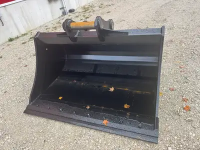 72 Inch Ditching Clean Up Bucket with bolt on cutting edge, 80mm Pins set up for 20 Ton Excavators,...
