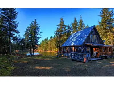 104 acres. Sand quarry potential with clean sand for cement. Off grid. On golden pond. Owns land aro...
