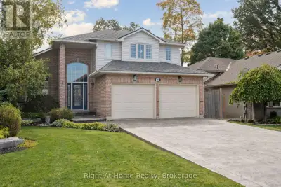 Beautiful 1944 Square foot, 3+1 bedroom 4 bathroom home, with approximately 3000 Square feet of fini...