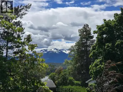 One of a kind building lot! This unique property is located at the end of a private cul-de-sac, clim...