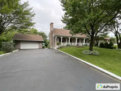 Propriété très bien entretenue, grand terrain boisé, secteur paisible, dépanneur au coin de la rue,...
