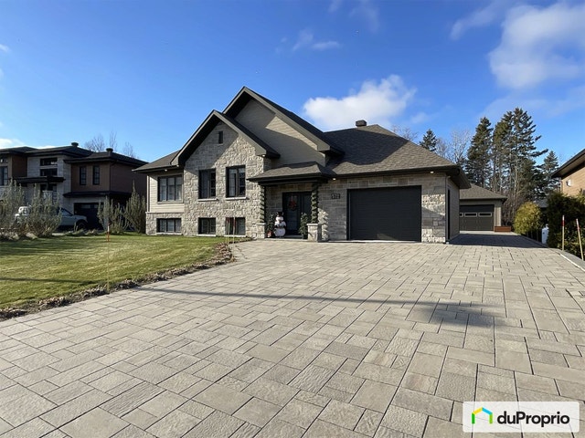 $870,000 - Bungalow for sale in Rimouski (Rimouski) — photo 1