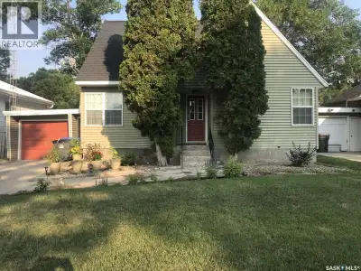 This home is ready for the next person to move in and love it. This three bedroom home is on a matur...