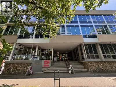 Excellent, centrally located office in a primarily medical professional building. Good access to the...