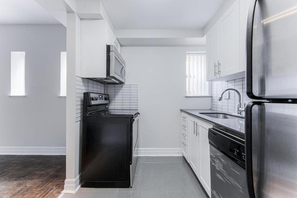Large 1 Bedroom Apartment for Rent - 77 Wellesley Street East 2