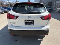 Drive smart with this well-equipped 2018 Nissan Qashqai SV—a compact SUV that blends efficiency, com... (image 3)