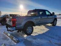 // EXCELLENT CONDITION! // Meet the 2022 Ford Super Duty F-350 SRW Lariat, now offered at Centennial... (image 4)