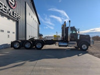 2020 Peterbilt 367 Tri Drive Logging Truck with Scales KMS: 228,363 HRS: 5,822 Engine: Cummins X15 5... (image 3)