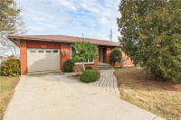 STYLISH, ALL-BRICK BUNGALOW - 3+1 BED, 2 BATH