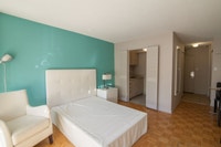 Akelius studio apartment for rent. Located near Du Fort in the Downtown - Guy Concordia neighborhood... (image 5)