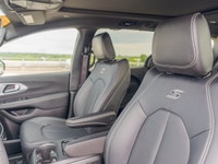 Come see this 2024 Chrysler Pacifica Touring-L before someone takes it home! *You Can't Beat the Pri... (image 9)