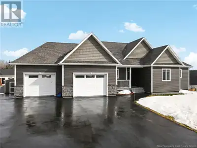 Exquisite Executive Bungalow in Prime Location! Nestled in a sought-after location just minutes from...