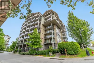 Imagine owning a spacious 2 bedroom plus den condo located steps from the amazing Parksville Beach a...