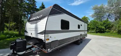 VERY SPECIAL PROFESIONAL 4 SEASON TRAILER! HAS FULLY REMOVABLE HD UNDER SKIRT WITH VELCRO TAPE! ALL...