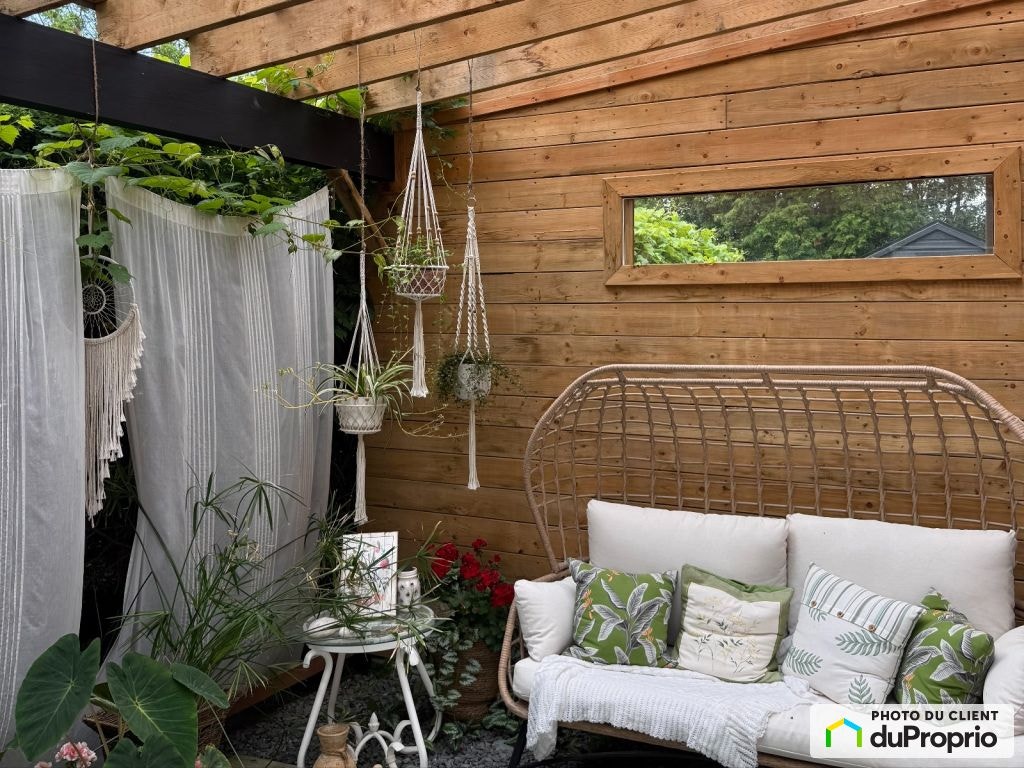 $664,500 - 2 Storey for sale in Sherbrooke (Jacques-Cartier) — photo 1