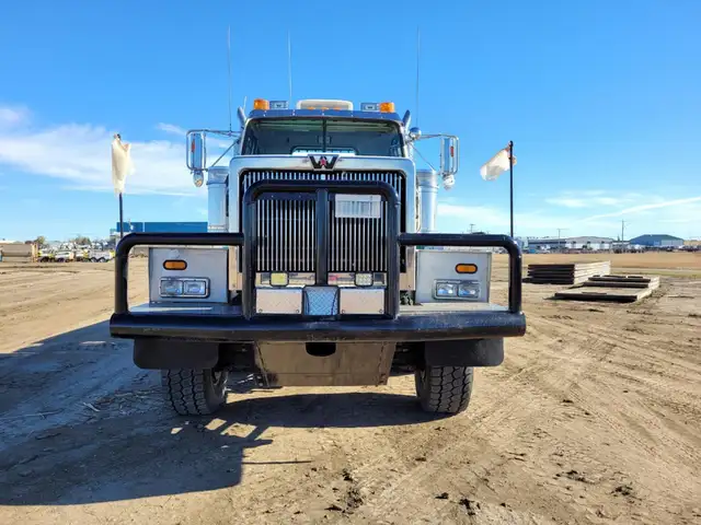 2013 WESTERN STAR 6900XD in Heavy Trucks in Saskatoon - Image 5