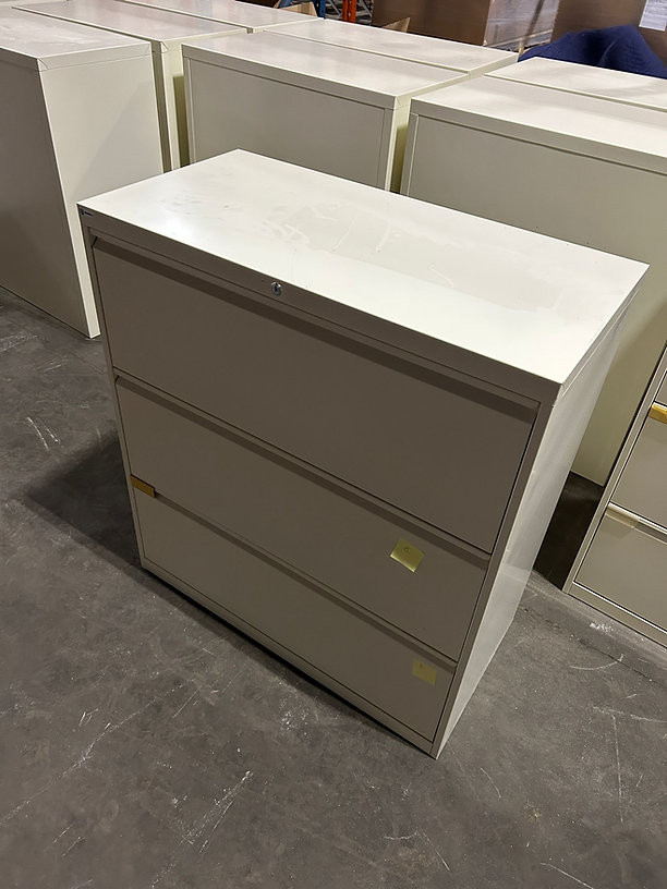 3 Drawer Filing Cabinet-Excellent Condition-Call us now! in Bookcases & Shelving Units in Mississauga / Peel Region - Image 3
