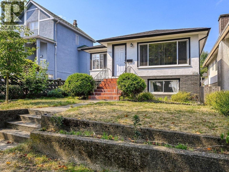 BSMT 1123 NOOTKA STREET Vancouver, British Columbia 2