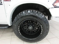 RAM 1500 2023 CLASSIC SLT V-8 5.7 LITRES HÉMI CREW-CAB BOITE 5.7 PIEDS 4X4 / PNEUS 35 POUCES NEUF HO... (image 9)