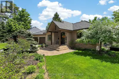 Set in the heart of Horseshoe Valley, within an exclusive enclave of fine homes, this exceptional pr...