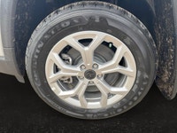 This 2025 JEEP COMPASS LATITUDE LUX 4X4 has the following options Leatherette Seats, Remote Start Sy... (image 8)